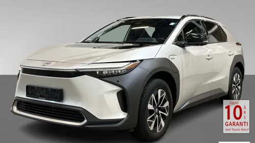 TOYOTA BZ4X AWD Executive // Skinn // 360 kamera // El seter // JBL