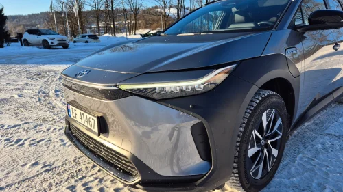 TOYOTA BZ4X AWD/Active/Tech