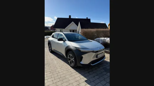 TOYOTA BZ4X AWD Executive | 25k km | Krok | Garanti 2028