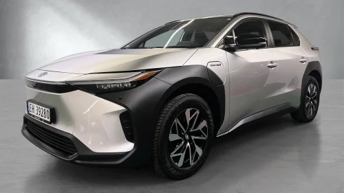 TOYOTA BZ4X AWD Active Tech // Adp.Cruise // 360 Kamera // App //