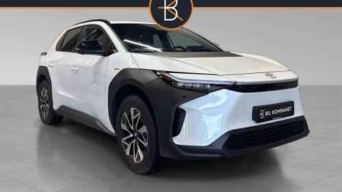 TOYOTA BZ4X | Active Tech | Kamera | Keyless | BLIS | LED | Rattvar