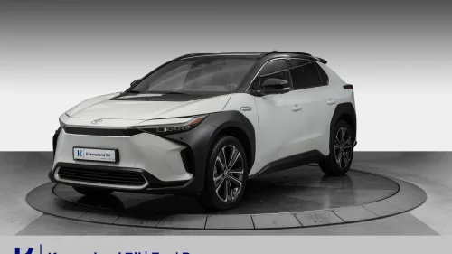TOYOTA BZ4X AWD Executive Bitone 218hk / Panorama / JBL+++