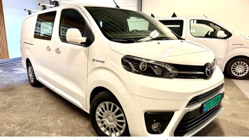 TOYOTA PROACE 75 kWh L2-Lang Comfort/Krok/Kamera/Blis/Takstativ/BT ++