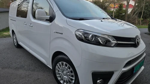 TOYOTA PROACE L2 | 75kWt| 2xSKYVEDØR| KROK| R-KAMERA| INNREDNING