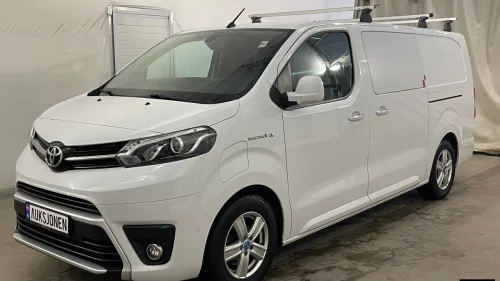 TOYOTA PROACE ELECTRIC 75 KWT L2 AUT LANG HENGERFESTE INNREDNING NAVI