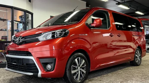 TOYOTA Proace 75kWh Lang Executive 9seter Navi, Krok, Skinn, HUD, DAB