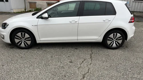 VOLKSWAGEN GOLF 24KW 116HK COMFORTLINE NAVI ESP PDC