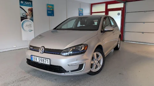 VOLKSWAGEN eGOLF EU 07.2026 // LAV KM // NY SERVICE // R.KAM // SE PRIS