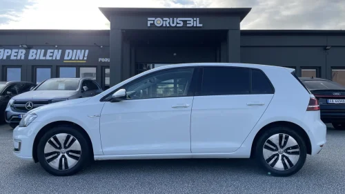 VOLKSWAGEN GOLF Kamera/Keyless/DAB+/Gode dekk/ACC/EU ok til April 2028