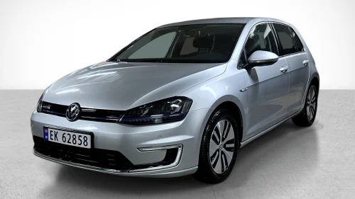 VOLKSWAGEN GOLF 190 km / Service / Eu Desember 2026