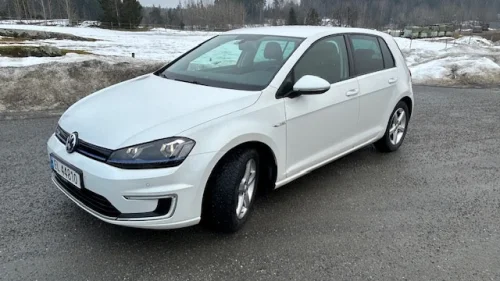 VOLKSWAGEN GOLF SEL Premium med bl.a. ryggekamera, skinnseter m.m.