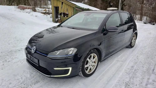 VOLKSWAGEN GOLF 24 kw, skinn, acc, navi, dab, s og v dekk, god og kjøre