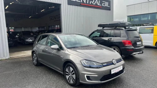 VOLKSWAGEN GOLF EL/116HK/KAMERA/ACC/NAVI/DAB/AMBIENTELYS/EU OK++