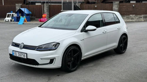 VOLKSWAGEN GOLF 19", ACC, Parkassist, Brunt skinn, LED, Vinterpakke ++
