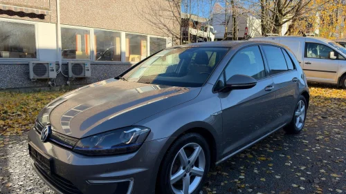 VOLKSWAGEN GOLF CRUISE LED R.KAMERA DYNAUDIO KEYLESS PDC *OUTLET*