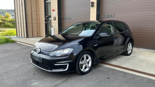 VOLKSWAGEN GOLF GOLF / NY EU 08.2028 / SKINNSETER / RYGGEKAMERA / CC