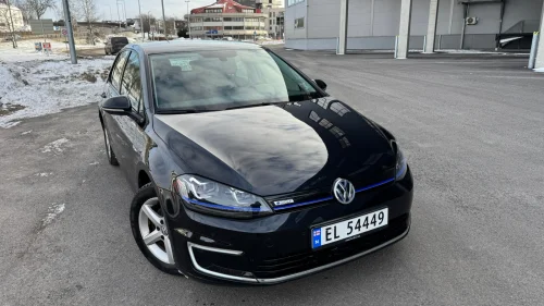 VOLKSWAGEN GOLF