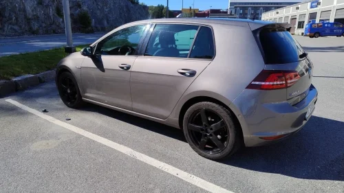 VOLKSWAGEN GOLF