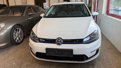 VOLKSWAGEN GOLF eGolf 116Hk ACC V-pumpe DAB R-Kam Navi Aux AC Isofix++