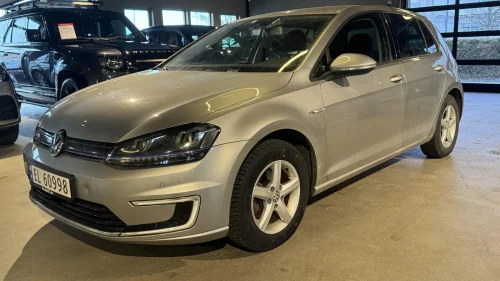 VOLKSWAGEN GOLF Kamera/Keyless/Navi/Nye bremser og dekk/EU til 02.2028