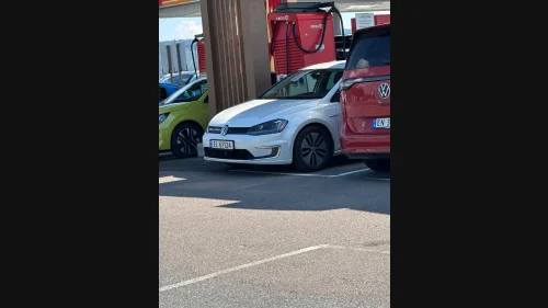 VOLKSWAGEN GOLF