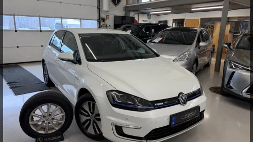VOLKSWAGEN GOLF E-116Hk/Ny-Service/07.28/Skinn/DAB/Navi/Isofix/R-kamer