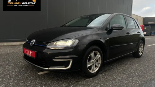 VOLKSWAGEN GOLF EU godkjent 06.2027 // Lav KM // 2 nøkler // S+V Dekk