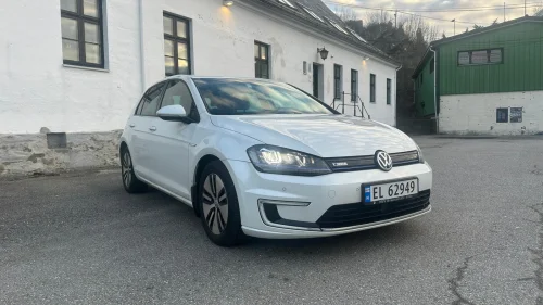 VOLKSWAGEN GOLF Eu til juli 2027, ny service skin,nav,,varmepumpe