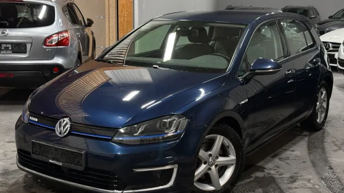 VOLKSWAGEN GOLF E-golf Navi // ACC // R.kam // DAB++