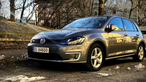 VOLKSWAGEN GOLF