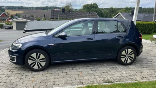 VOLKSWAGEN GOLF Elektrisk -EU godkjent, 2 sett hjul, R-kamera & NAVI ++