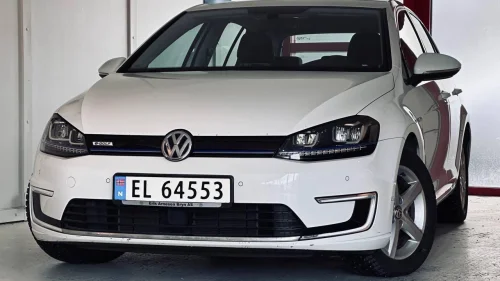 VOLKSWAGEN GOLF EU 2027 // 1 EIER // R.KAM // NAVI // CRUISE // SE PRIS