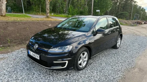 VOLKSWAGEN GOLF E-Golf