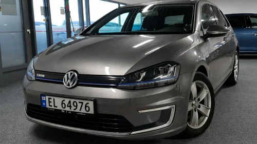 VOLKSWAGEN GOLF EU 06.2027 // CRUISE // R.KAM // NAVI // SE PRIS ++