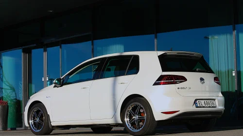 VOLKSWAGEN GOLF Dynaudio sportsstoler skinn 17'' garanti ACC varmepumpe