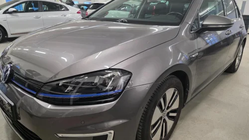 VOLKSWAGEN GOLF e-Golf / Bare 64.000km! / EU mai 2027 / *feil*