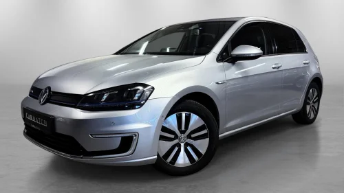 VOLKSWAGEN GOLF Skinn navi DAB Privasy glass ++