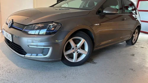 VOLKSWAGEN GOLF UTEN EU // 1 EIER // R.KAM // NAVI // CRUISE // SE PRIS