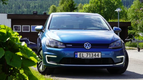 VOLKSWAGEN GOLF E Golf m/ CarPlay, ryggekamera, fjernstyrt klima a. mm.