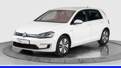 VOLKSWAGEN GOLF Basismodell - R.Kam, LED, Navi, ACC