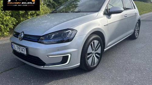 VOLKSWAGEN GOLF LAV KM // SKINNSETER // RYGGEKAMERA // S+V DEKK