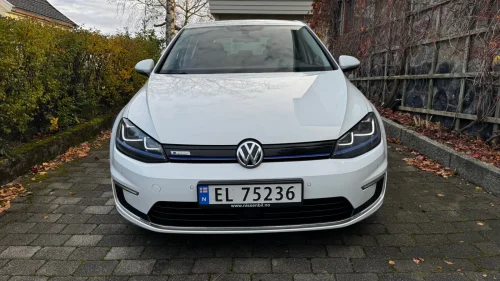 VOLKSWAGEN GOLF E-Golf / Dynaudio / Brunt skinn/ Ny service / EU 2027