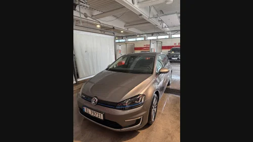 VOLKSWAGEN GOLF