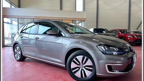 VOLKSWAGEN GOLF LAV KM!/SKINN,R.KAMERA,LED LYS,ACC,NAVI++/PEN BIL!