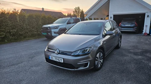 VOLKSWAGEN GOLF