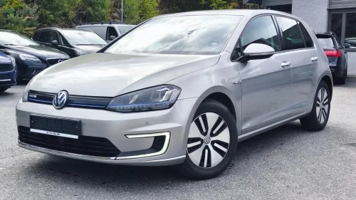 VOLKSWAGEN GOLF E-Golf/Lav km/Full Service/Navi/ACC/Kamera/Garantii/Dab