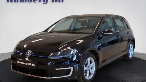 VOLKSWAGEN GOLF E-Golf Skinnseter Adaptive Cruise Kamera Navi LED DAB+