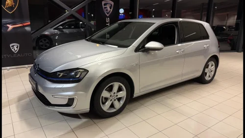 VOLKSWAGEN GOLF E-Golf 136hk / S+V / Parksensorer / ACC / EU26