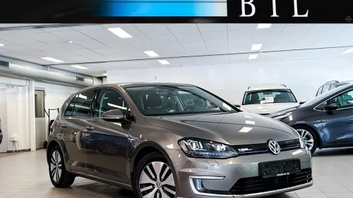 VOLKSWAGEN GOLF E-GOLF AUT.GIR KLIMA ACC NAVI FAB KAMERA PDC +++