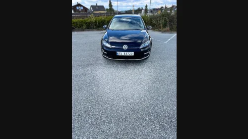 VOLKSWAGEN GOLF e-golf med lav km, og alle servicer tatt.